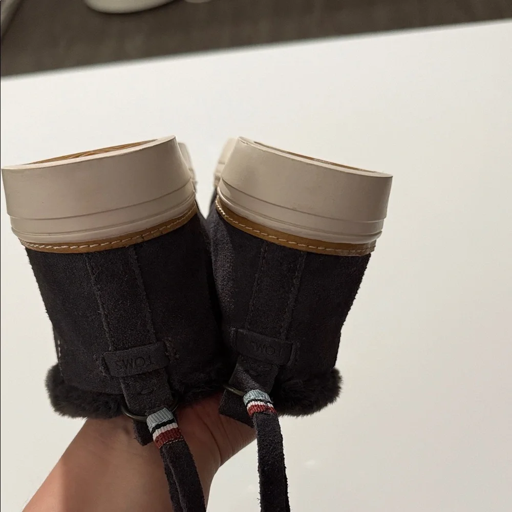 Toms Paxton Booties Womens 7.5 Slip-On Water Resistant Gray Suede Fur Lined